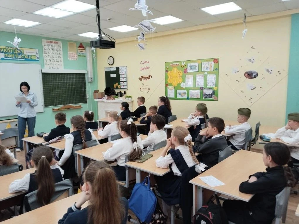Проведён ещё один классный час по профориентации в 3 Б классе.  Ребята познакомились с профессией - 