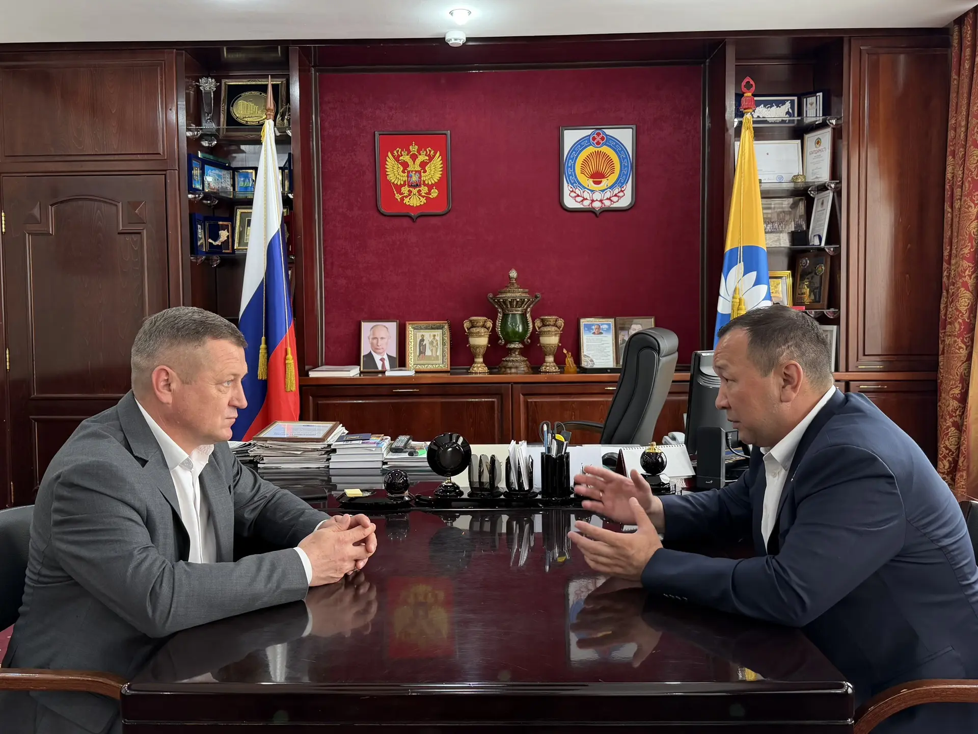 Сегодня Председатель Народного Хурала (Парламента) Республики Калмыкия Артем Михайлов, ...