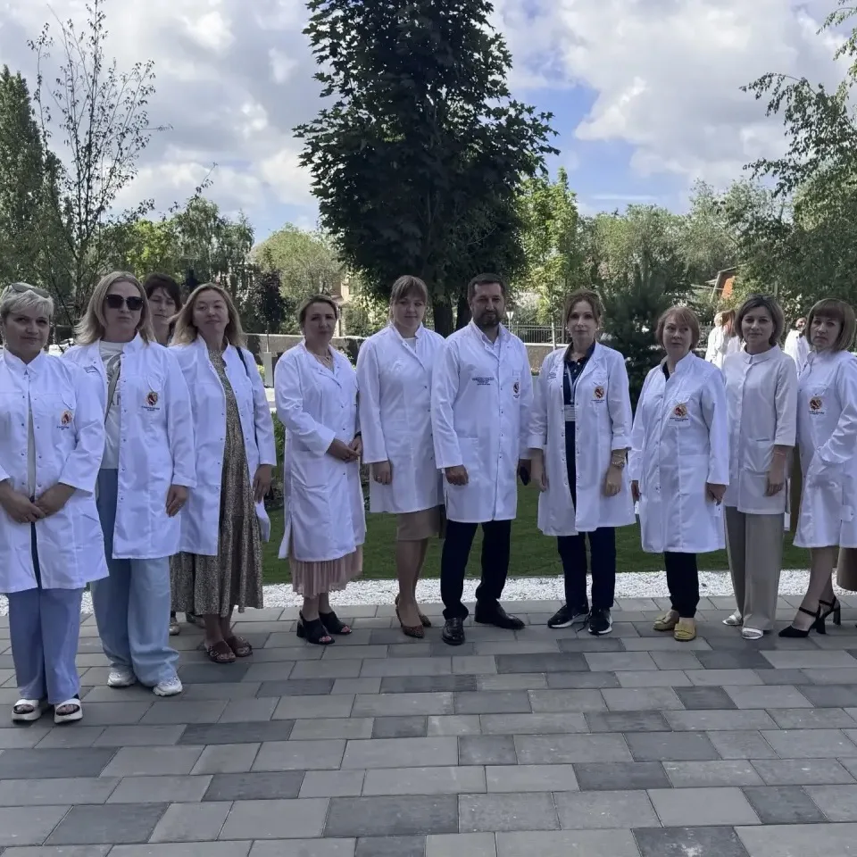 ♥️Память и благодарность: медики Оренбуржья возложили цветы к монументу медицинским работникам. 

🙌