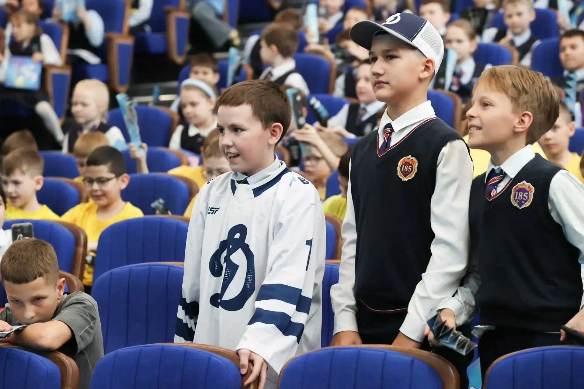 ❄️В Лицее №185 прошел урок хоккея🏒, организованный хоккейным клубом "Сибирь"🩵💙🤍. На мероприятии прис