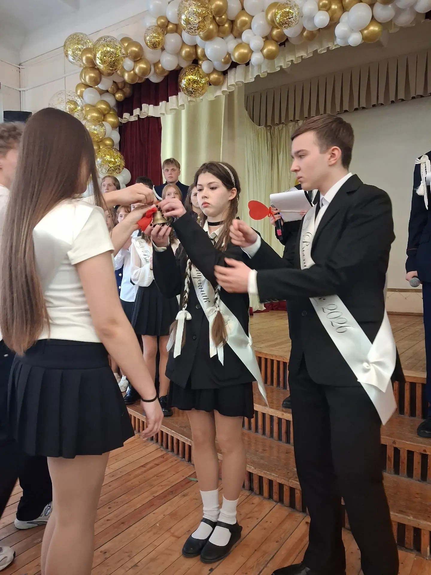 В школе отгремели Последние звонки, пока ловите фото этих мгновений в 9 классе! Подробн...