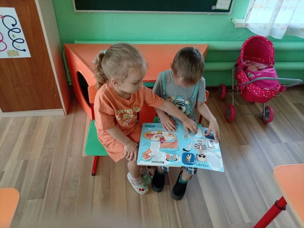 Название паблика: «Детские игры в любую погоду!»
Описание:
👋 Привет, друзья! В этом паблике мы соби