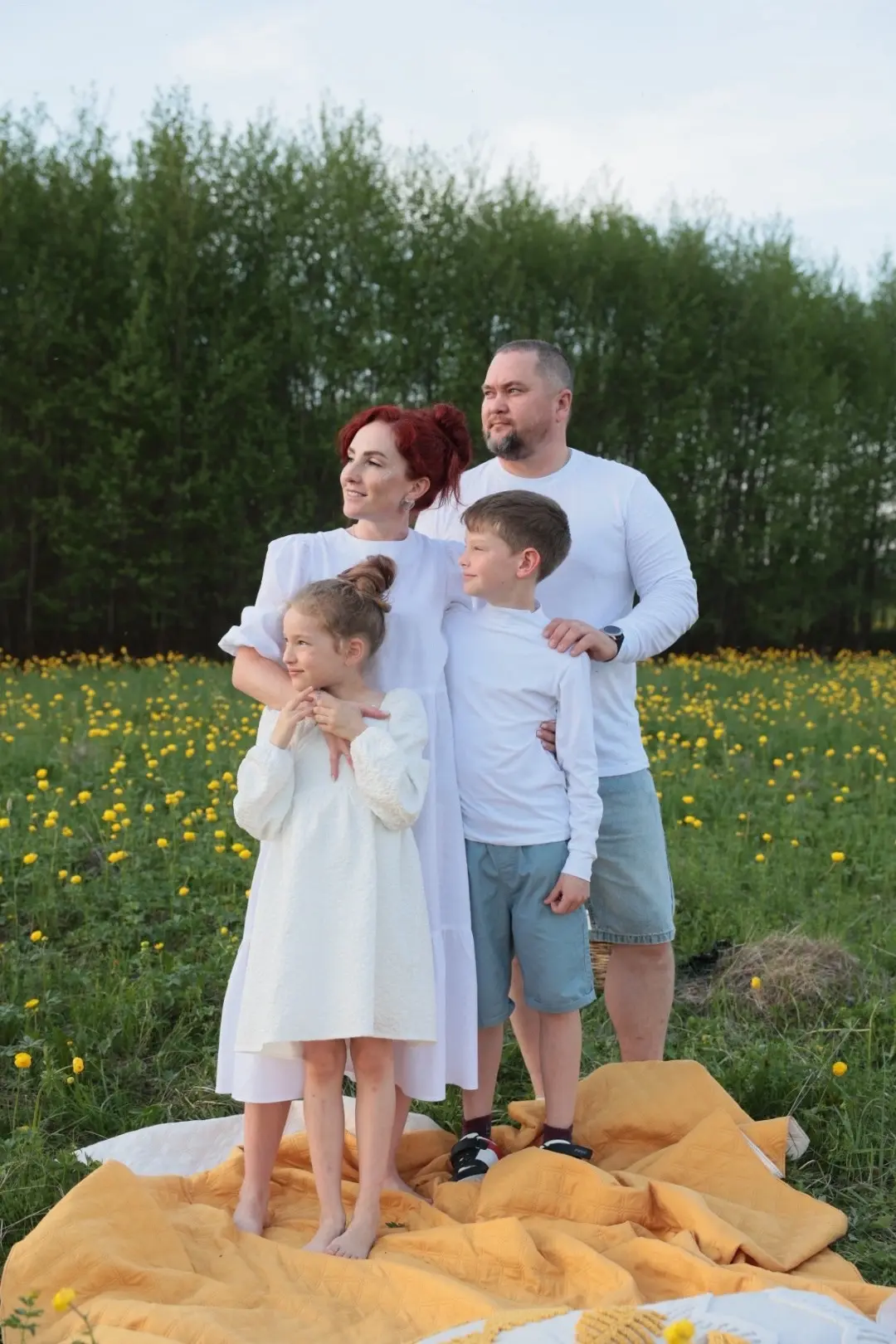 Доброе утро! Мы вчера сходили на семейную фотосессию в горадзулях☺️  Фотосессии всей семьей - редкая
