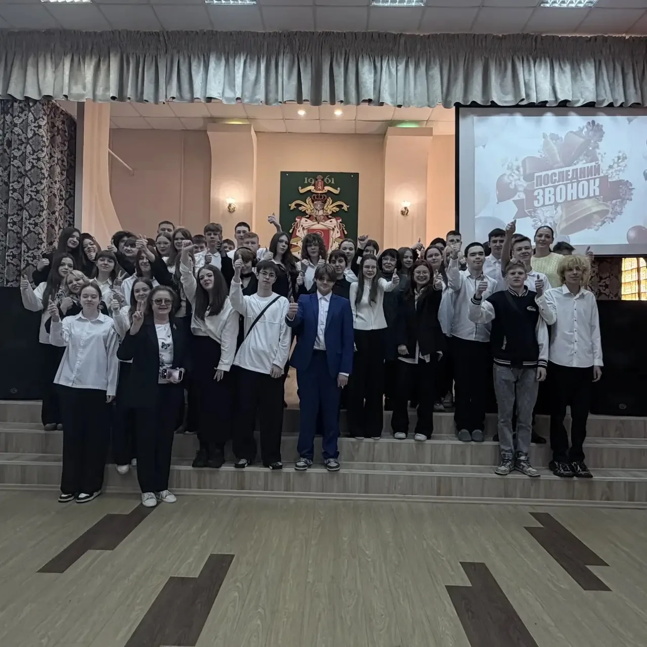 Сегодня на первом уроке для наших девятиклассников прозвенел последний звонок! 🛎️
