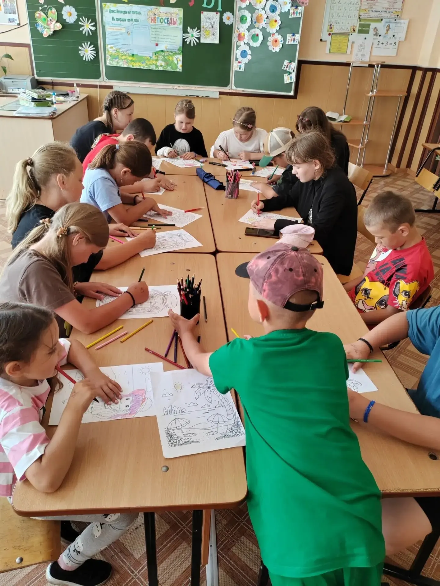 ☀️Крутые летние каникулы в Прокопьевске продолжаются. 

Как проводят лето наши школьники? Расскажем 