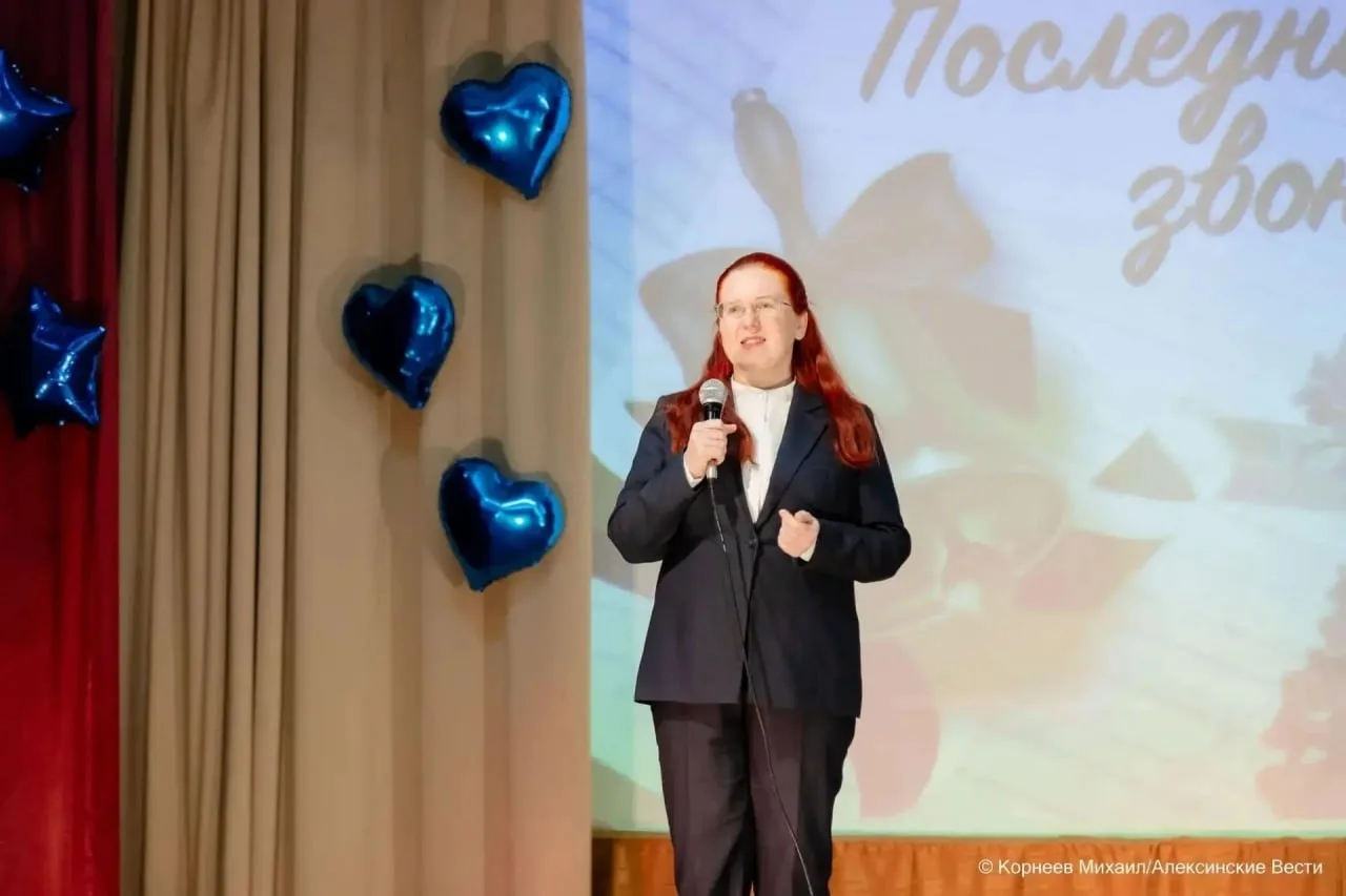 🎓 Оксана Вехина поздравила выпускников МБОУ "СОШ №2" г. Алексин с праздником последнег...