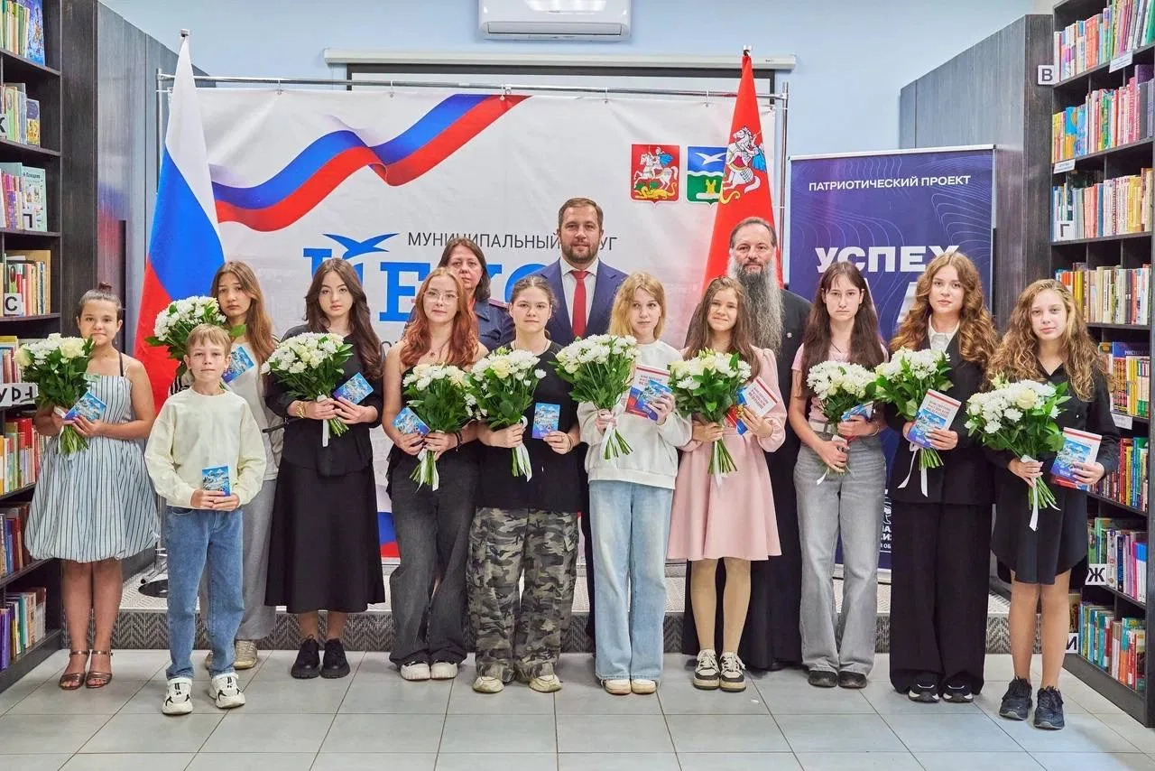 В День семьи, любви и верности вместе с благочинным Чеховского церковного округа и мона...