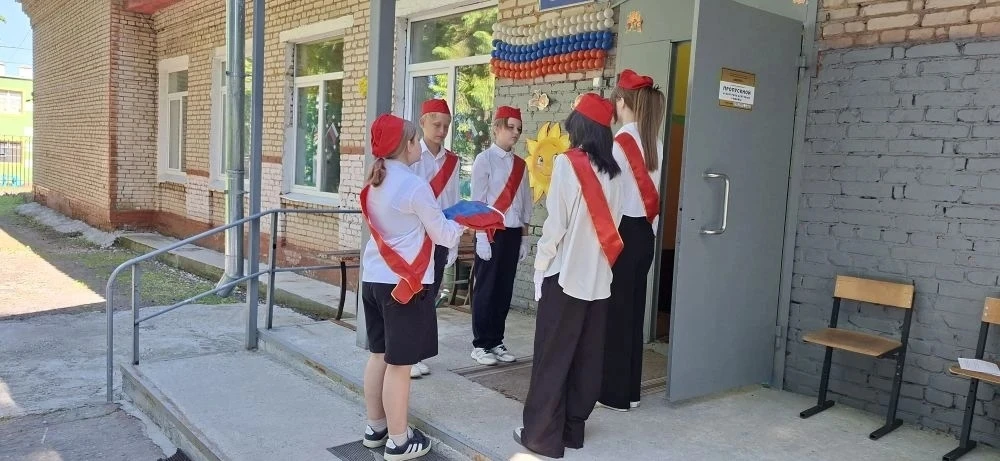 Сегодняшний день в нашем лагере «Солнышко» был полностью посвящён главному государственному праздник