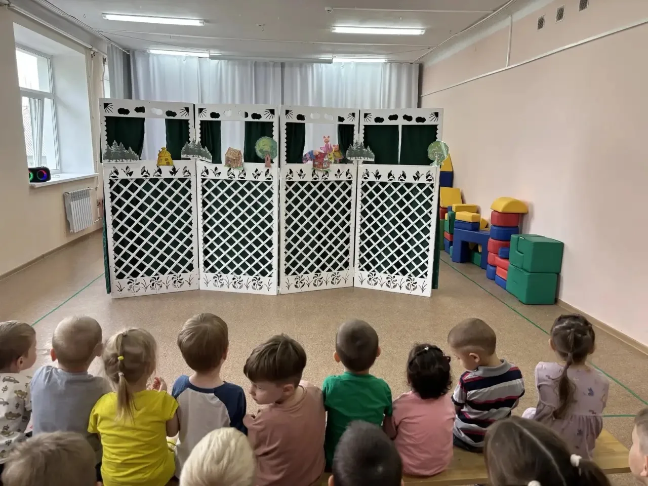 🌈 Три поросенка: урок о том, почему важно не лениться

🐷 На этой неделе в нашем детском саду царил