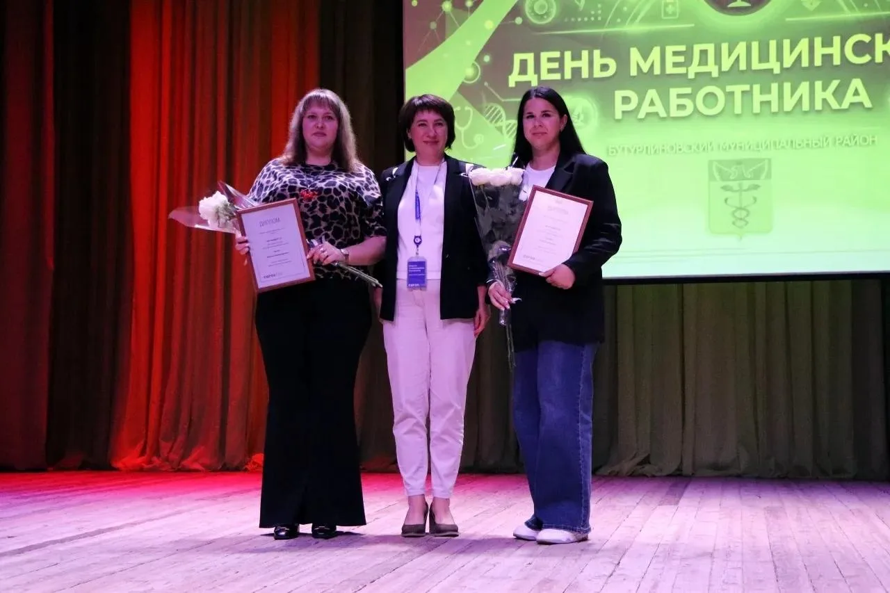 🩺 «Медицинский работник — ты гордость России»: в Бутурлиновке чествовали врачей, фельдшеров и медсе