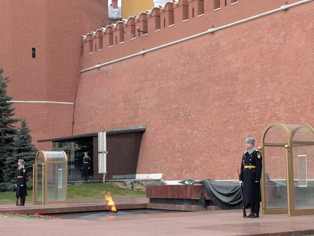 🇷🇺 ЧАС ПАМЯТИ И ЧЕСТИ  Наши семиклассники почтили память героев Великой Отечественной войны. Они пос