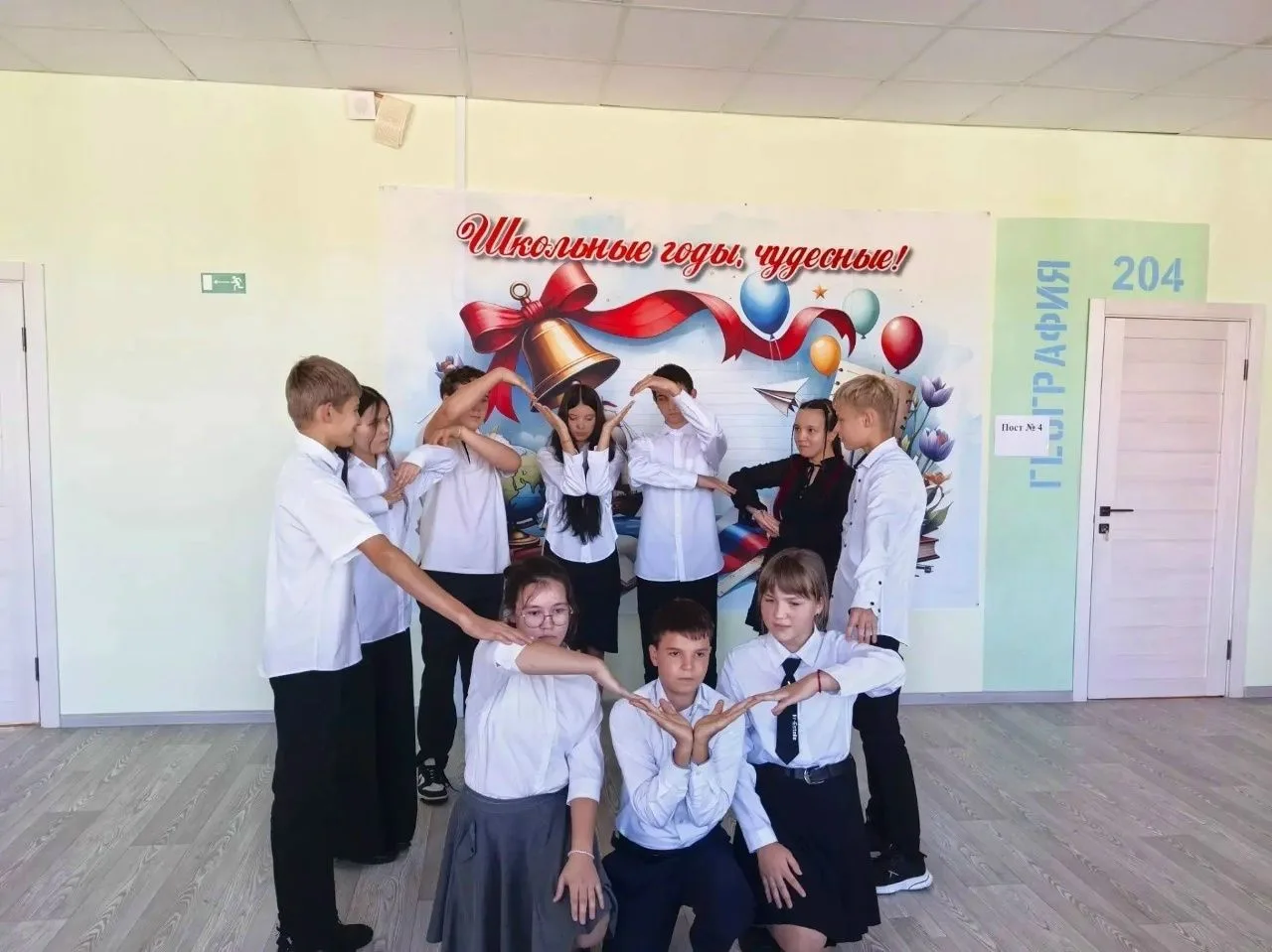 Концерт ко Дню Учителя в нашей школе: яркие эмоции и незабываемые впечатления!