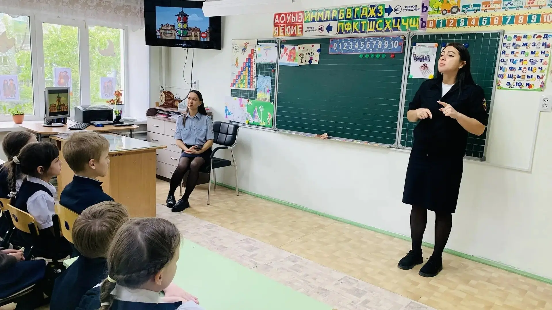 🚦Безопасность на дорогах: профилактическое мероприятие в младшей гимназии 🚦