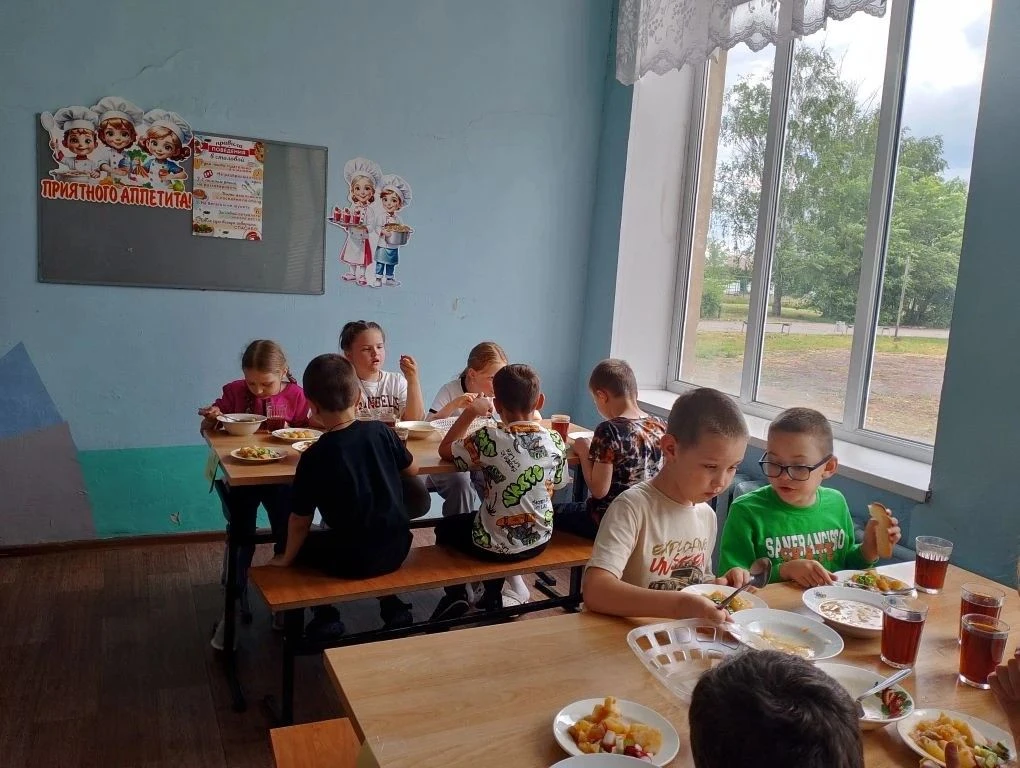 Первый день в летнем пришкольном лагере под девизом "Летние приключения 2026"