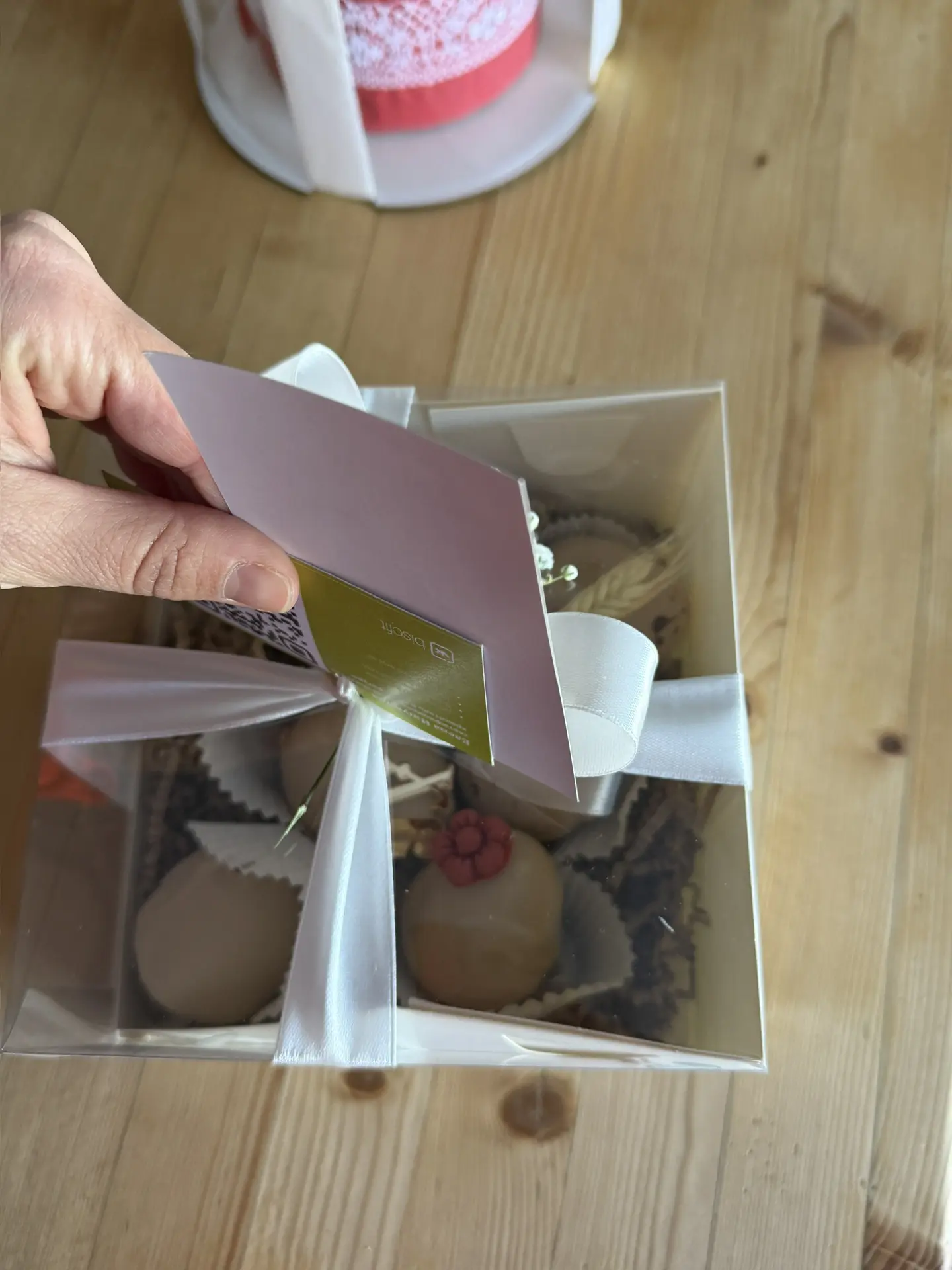 Получила пасхальную доставку 🪺🥧  (Как всегда- без предупреждения и счета балует нас Елена Ишунина - 