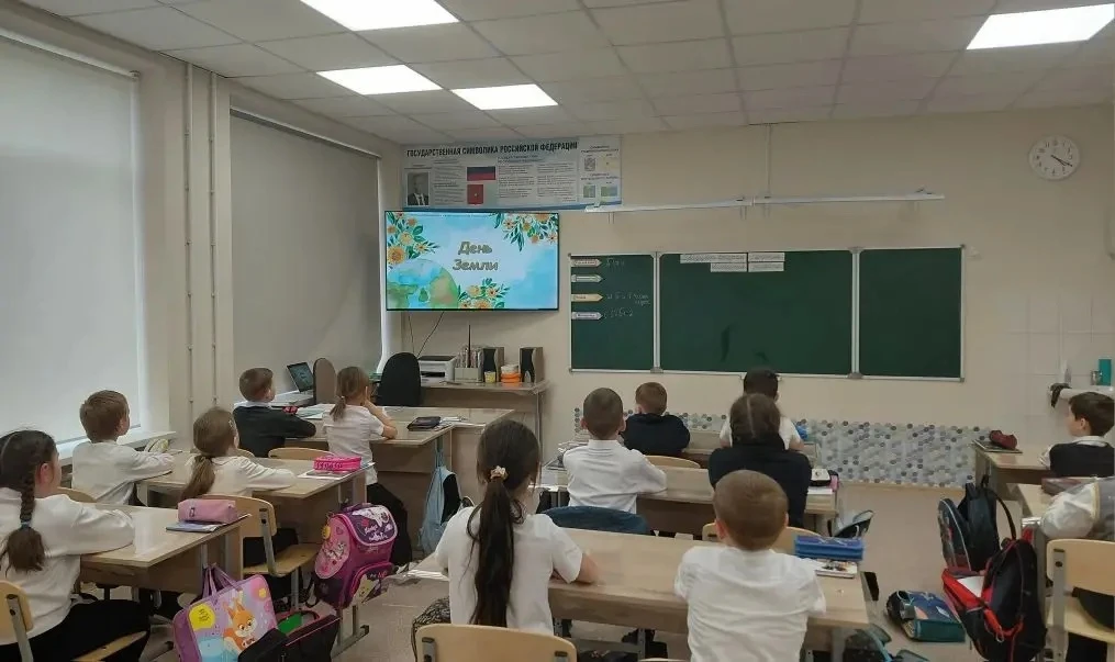 🌍 Во 2 «А» классе прошла увлекательная игра, посвящённая Дню Земли! 🌱