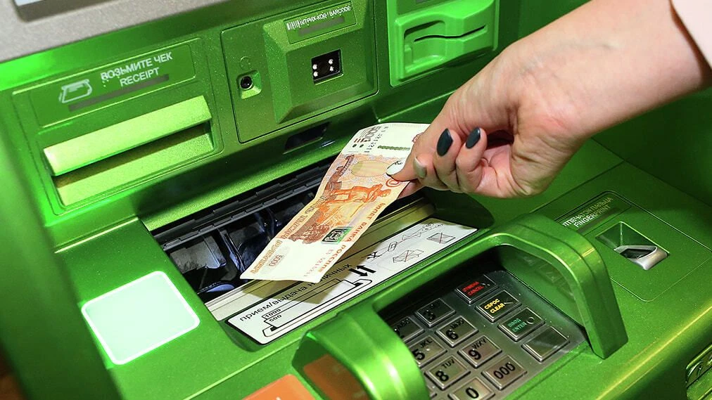 В Южно-Сахалинске полиция раскрыла кражу денег у банкомата