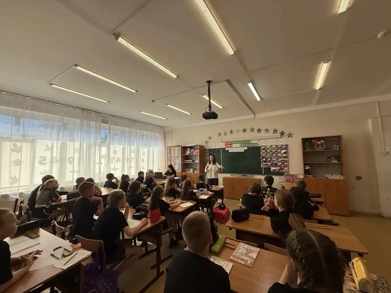 Накануне Дня славянской письменности и культуры в нашей школе прошёл удивительный масте...
