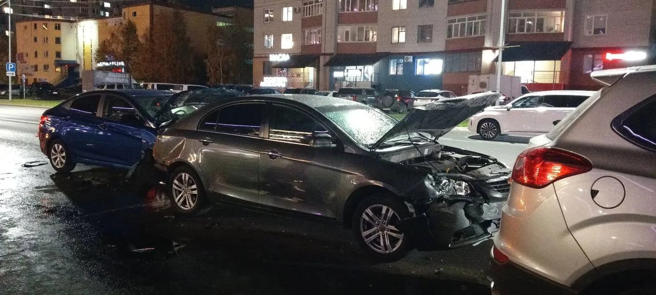 🚑 В Сургуте скорая попала в массовое ДТП