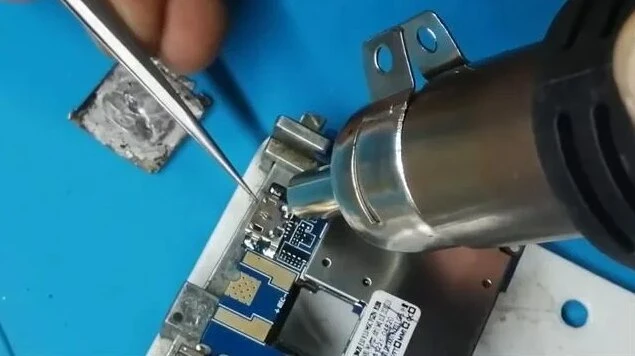 Замена модулей экрана гаджетов, замена USB разъемов