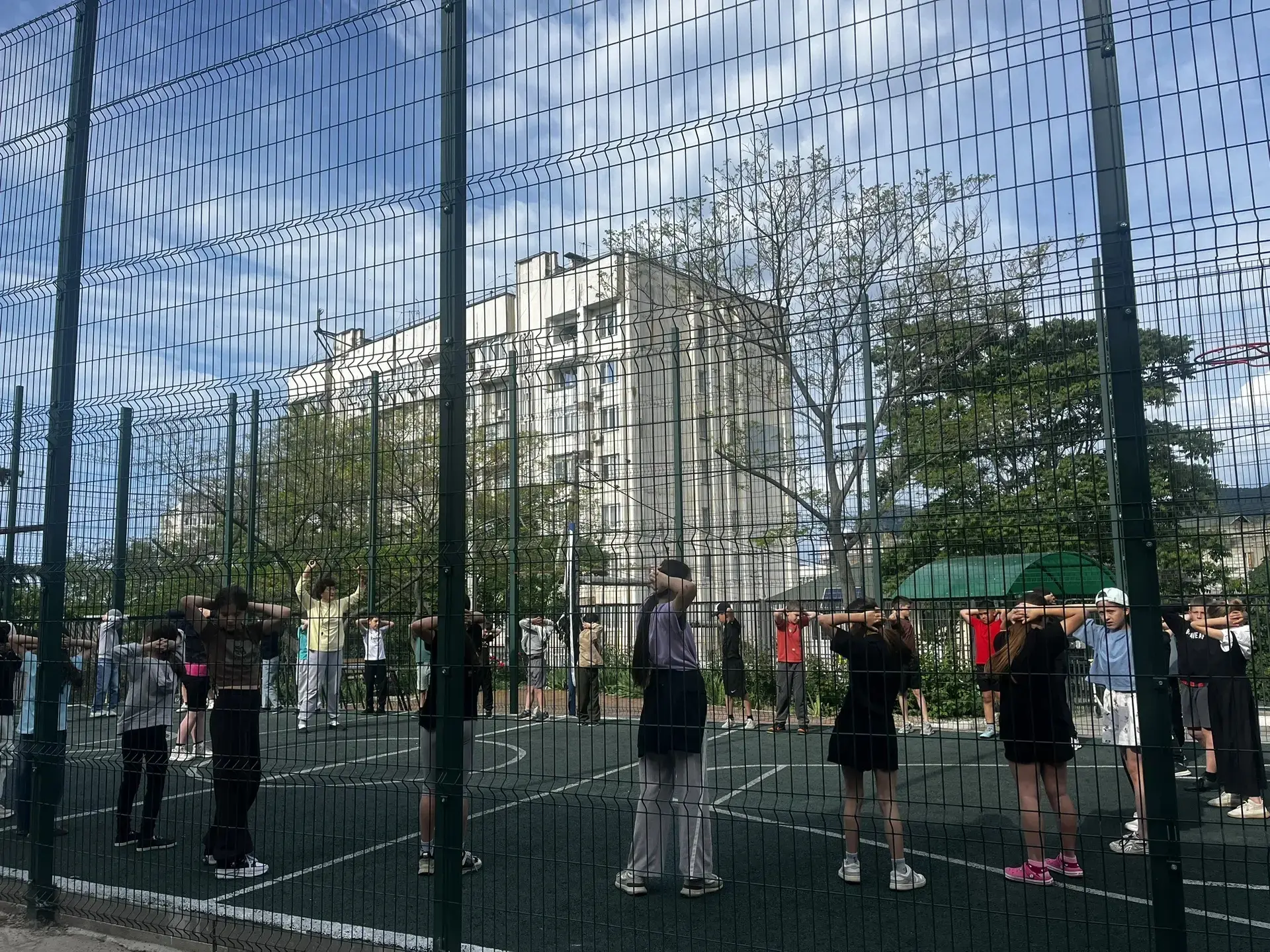 🌞 Краски детства в лагере «Достлукъ»: как в СОШ №3 отметили День защиты детей
