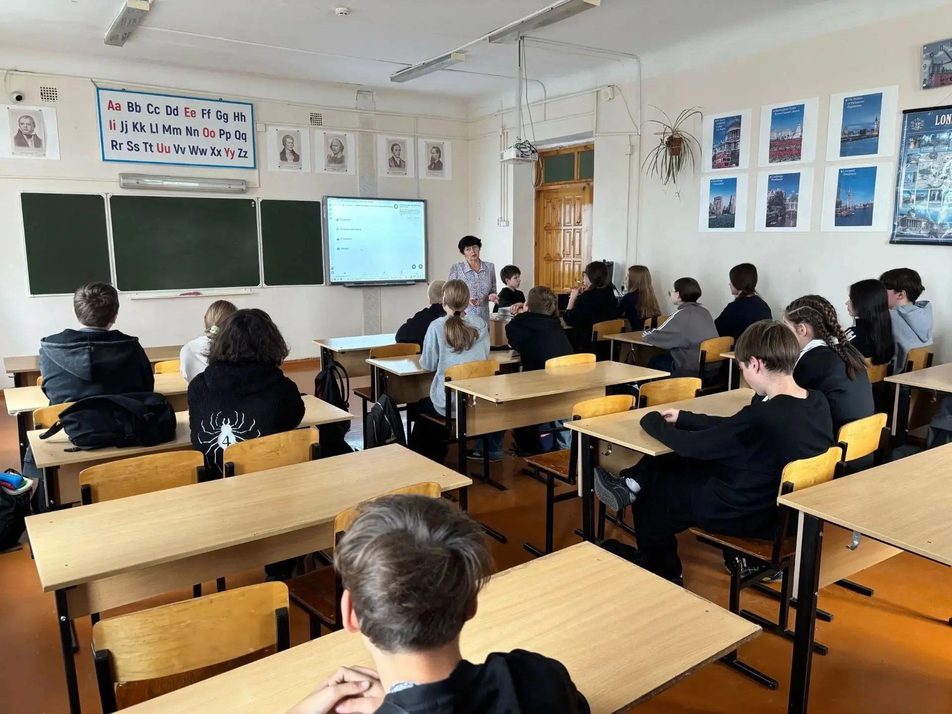 🎓Профориентационное занятие «Россия умная: педагогика и образование» прошло в нашей шк...