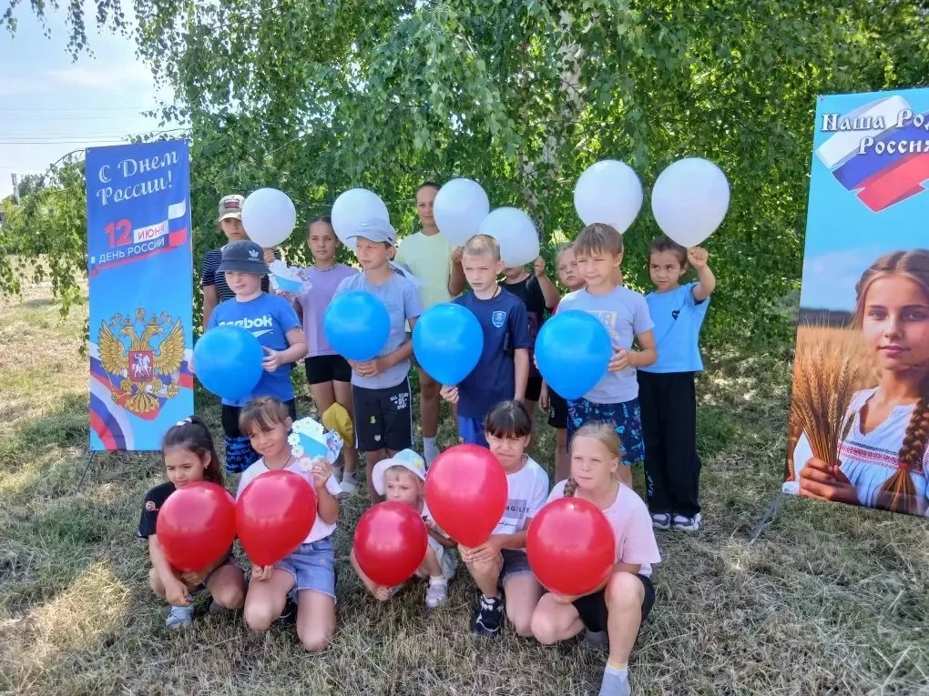 День единства и дружбы «Мы вместе!» в нашем лагере! 🇷🇺🤝

11 июня был очень яркий, дружный и патри