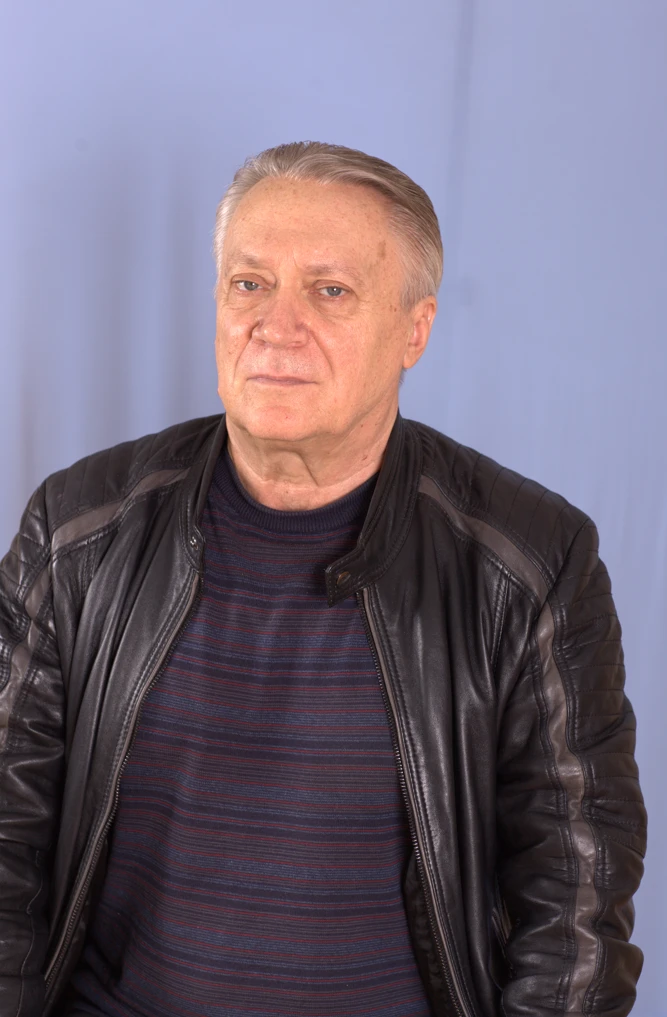 Коллектив МБУ ДО Родионово-Несветайского района "ДШИ" поздравляет с Днём Рождения преподавателя гита