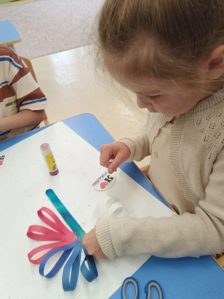 🌼🍂 «Рябинушка» и ромашки: наша любовь к России в каждой поделке! 🇷🇺❤️

Замечательные ромашки 🌼�