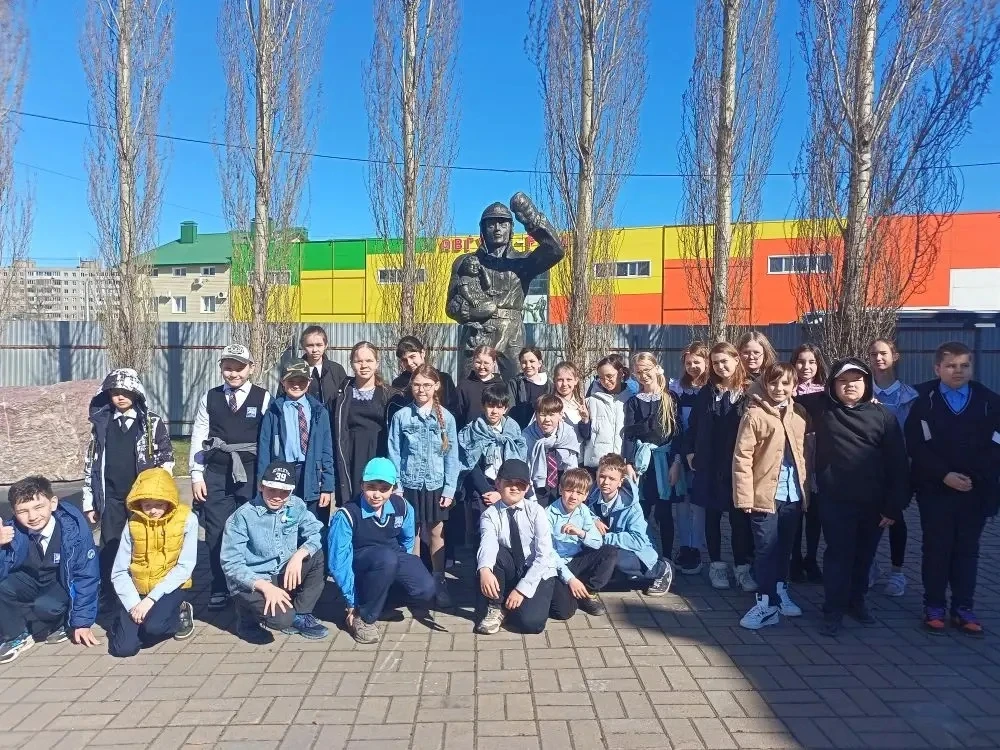 📝 Урок безопасности в действии: 4«В» и 4«Е» классы в гостях у пожарных👨‍🚒   Экскурсия выдалась насыщ