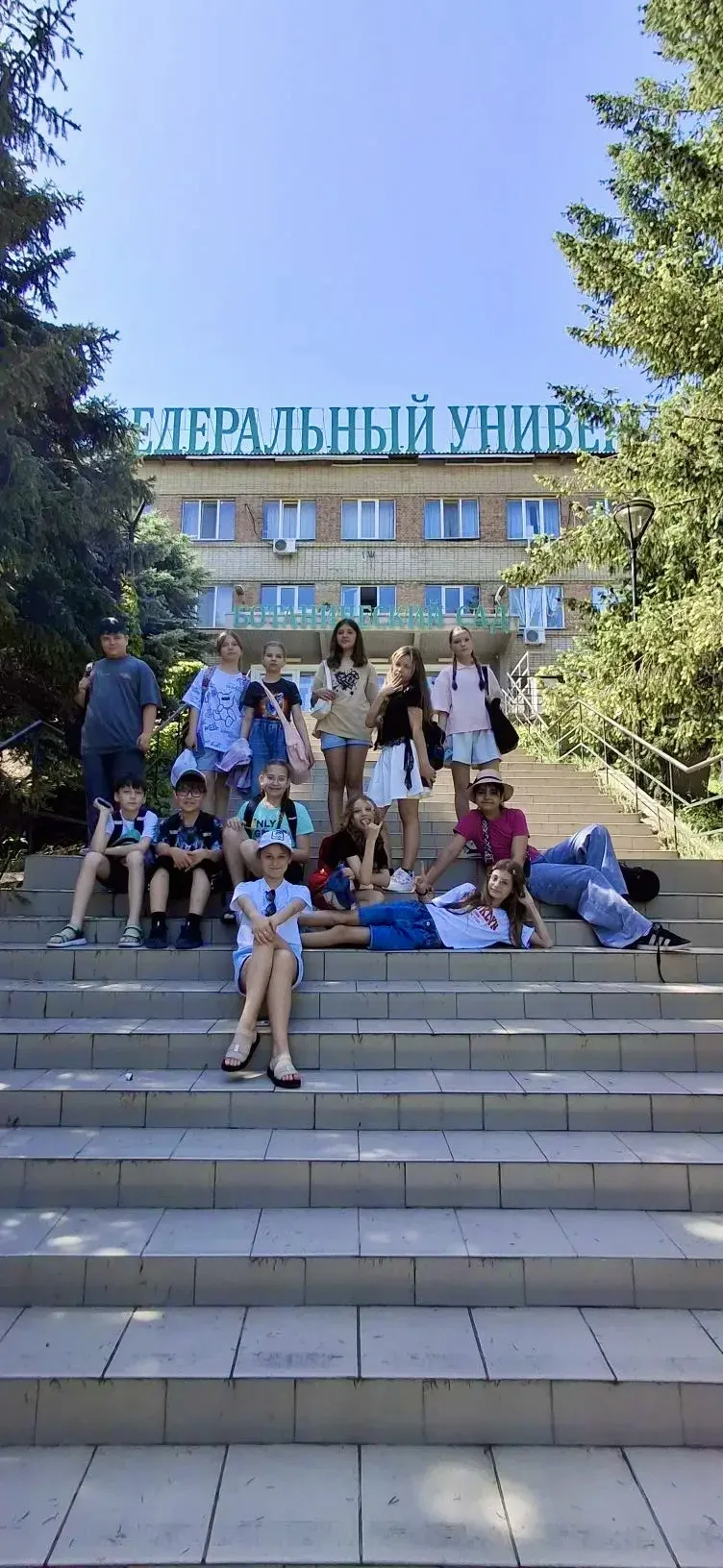 ЭКСКУРСИЯ В БОТАНИЧЕСКОМ САДУ 🌳  Ученики 5 «Л» класса окунулись в волшебный мир природы во время экс