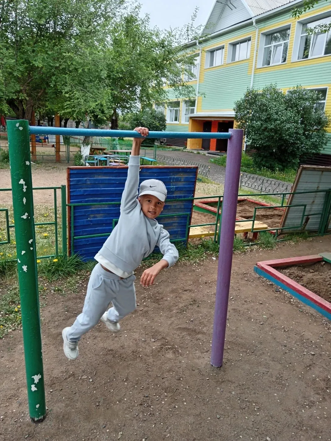 Сегодня наши воспитанники вышли на прогулку в саду! ☀️ Они с радостью играли в разные и...