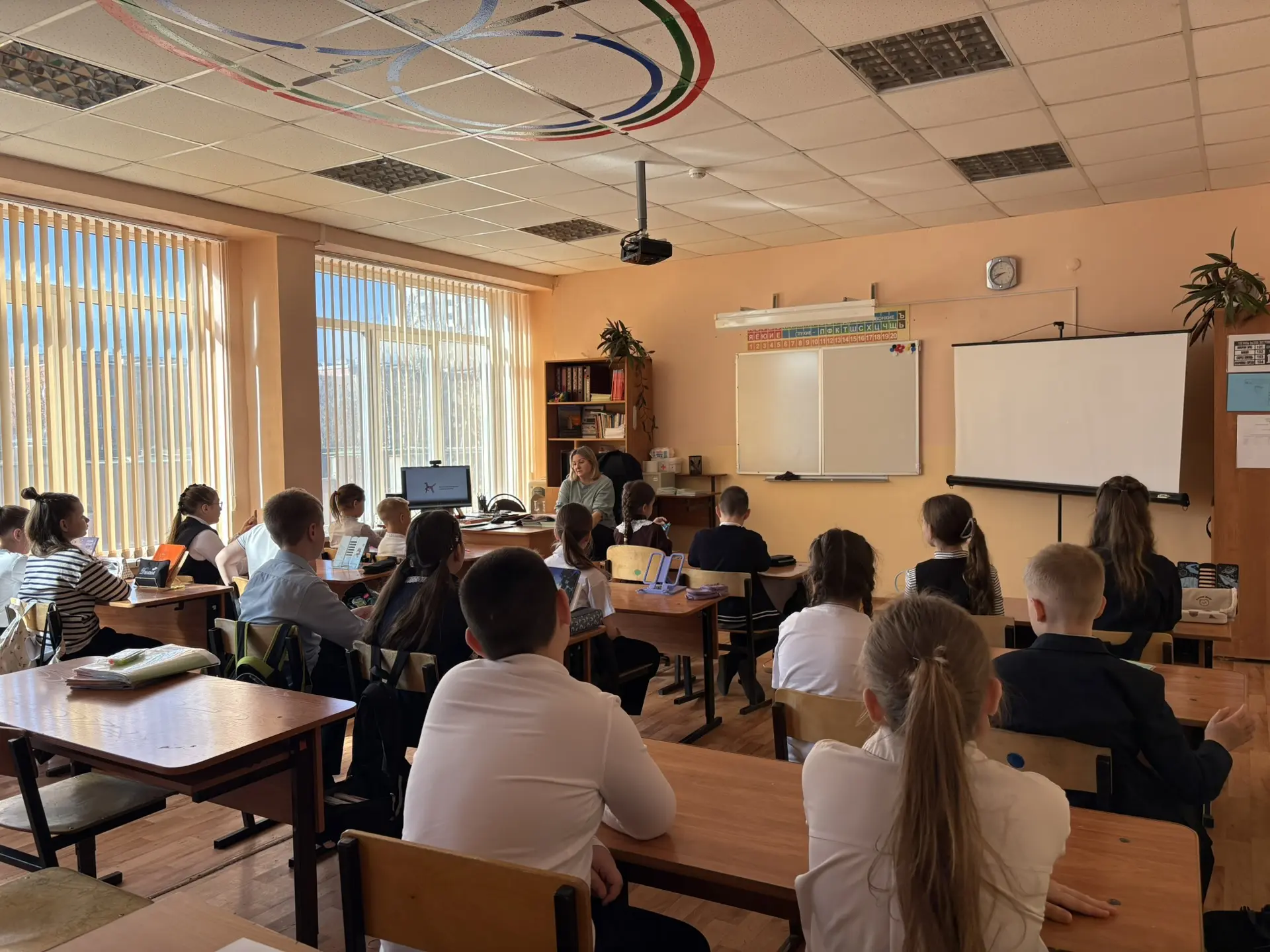 Сегодня в школе прошли традиционные «Разговоры о важном» 🚀  Тема занятия была посвящена космическим 