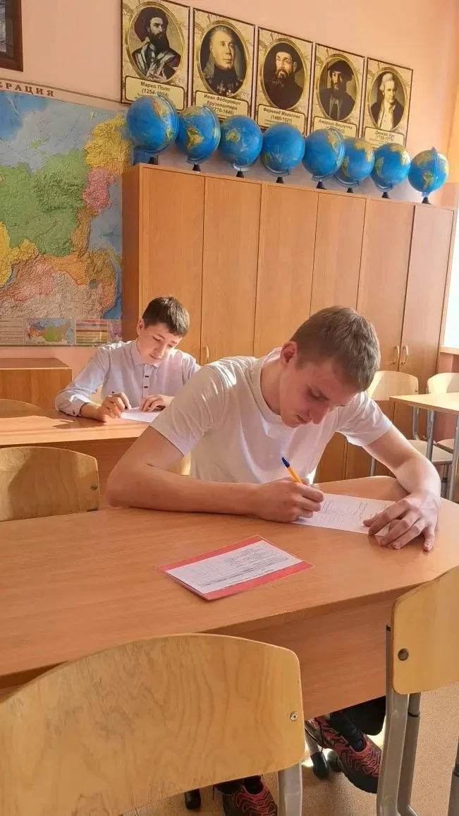 🔥 Сегодня в школе прошёл отборочный этап «Зарница 2.0»! В торжественной обстановке директор школы об