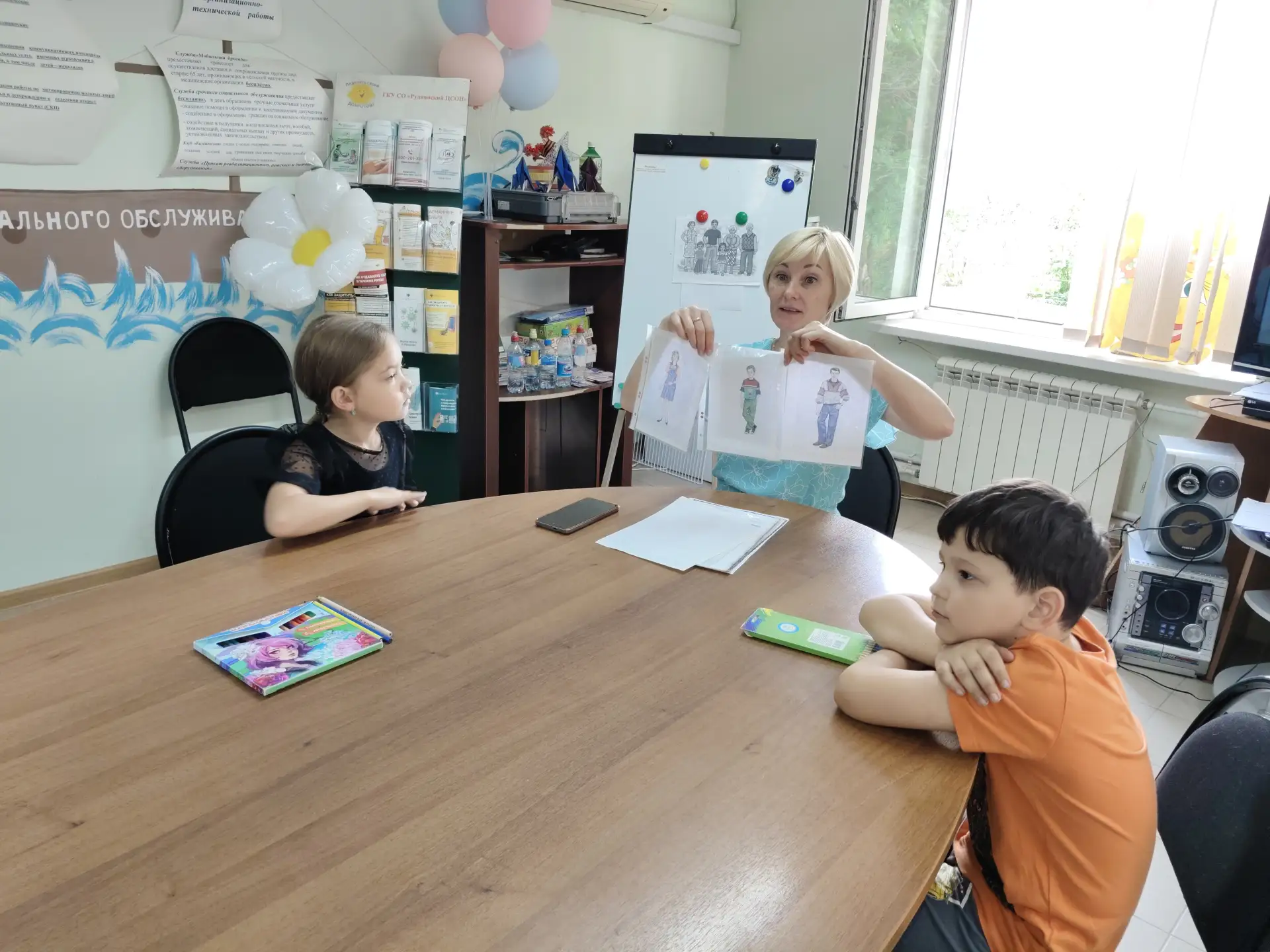 Информационный час «Моя семья – моя крепость»
В рамках проведения областного конкурса рисунков «Моя 