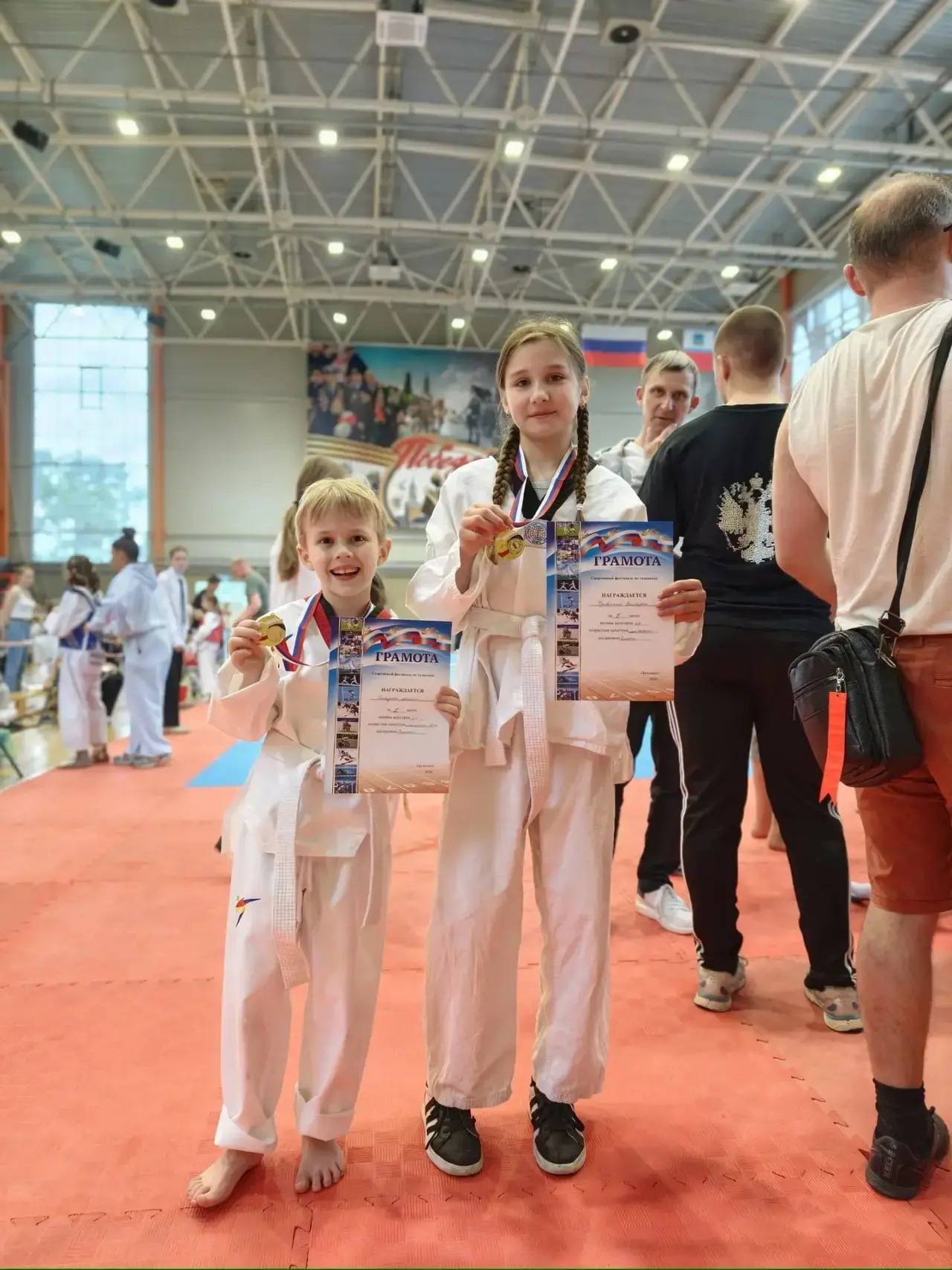 🥋 10 мая во Дворце спорта «Салют» прошёл городской спортивный фестиваль по тхэквондо.  Наш Максим вн