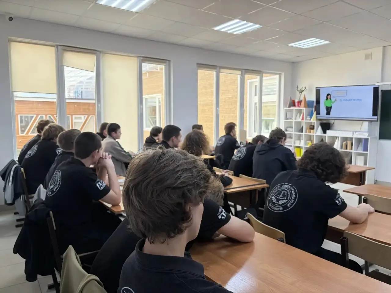 🤔 Кризис: шаг в негатив или точка роста? 🚀 Сегодня служба социально-психологической помощи нашего те