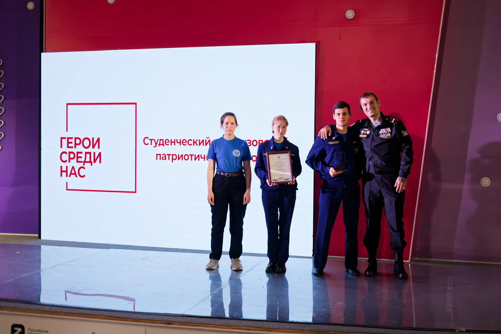 🗣️ Студенты ДВФУ перевели проект «Герои среди нас» на четыре языка  Студенты Восточного института ДВ