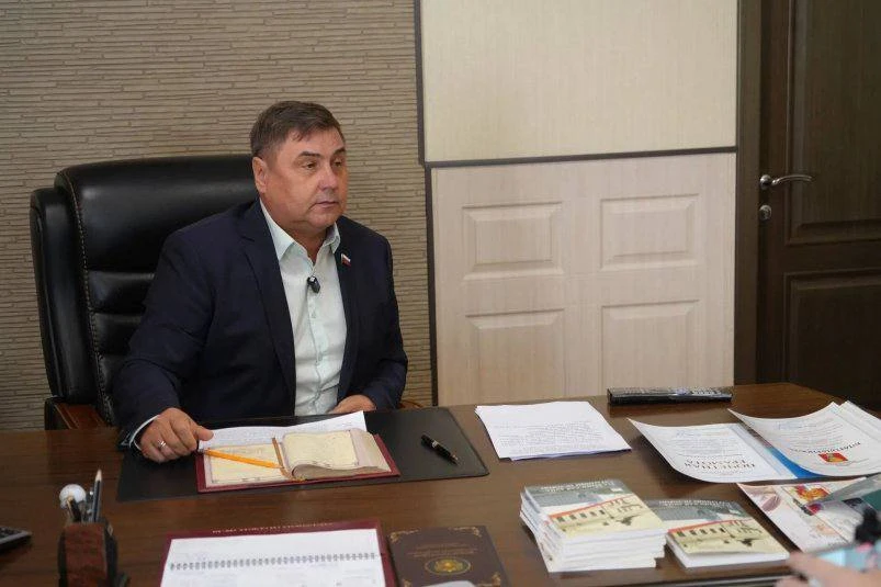 🗳️ Роль депутата остается неизменной: Александр Черныш о прошлом и настоящем Думы Уссу...