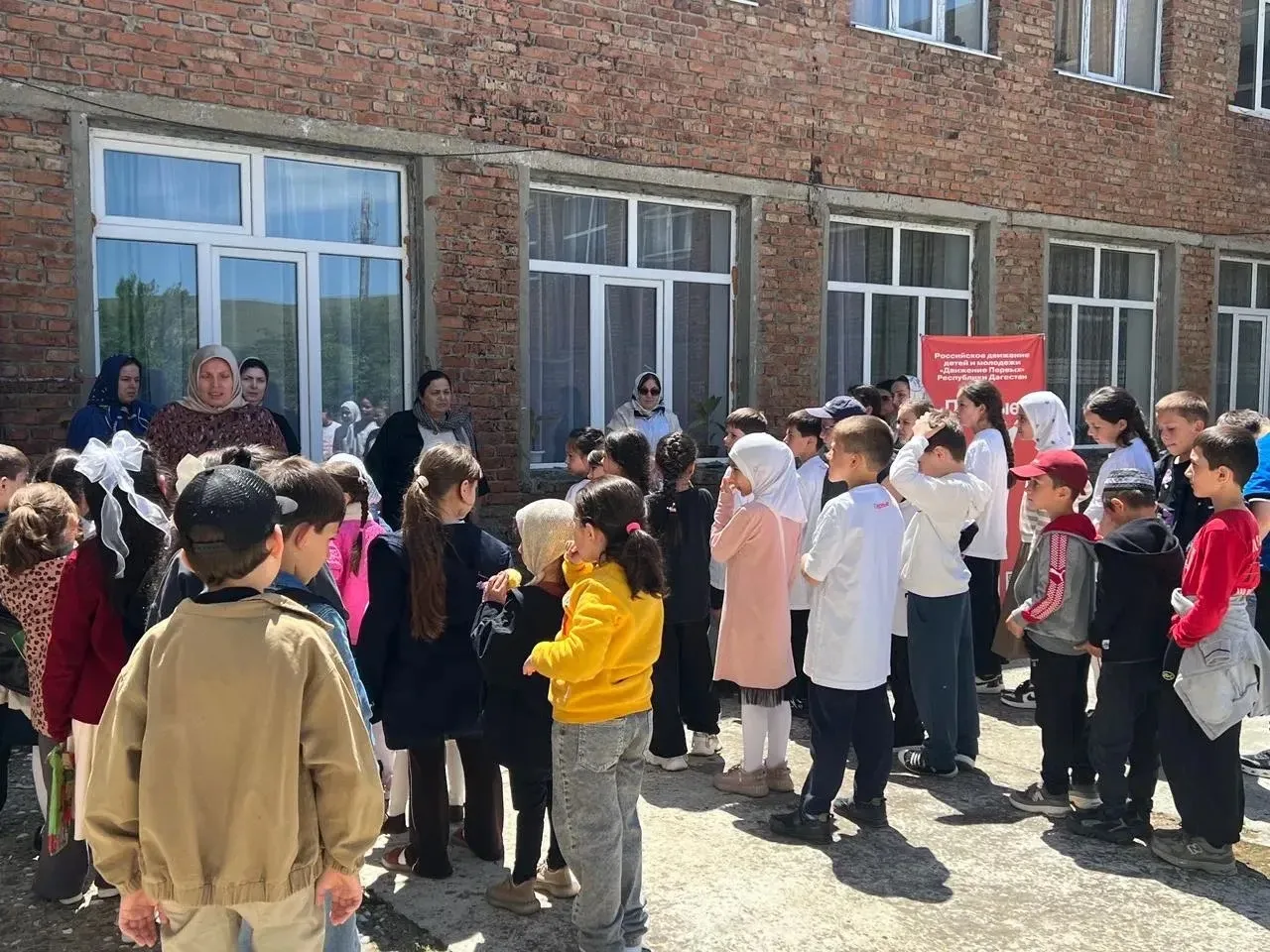 Вот и наступило долгожданное лето!🌞 Вновь двери школы открылись для встречи с ученикам...