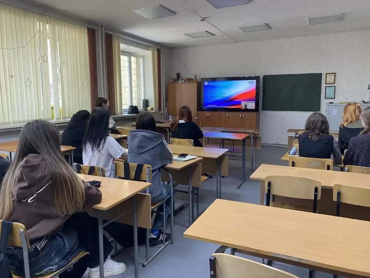 🚦Основы комплексной безопасности напоминают школьникам Барнаула  В преддверии летних каникул учащимс