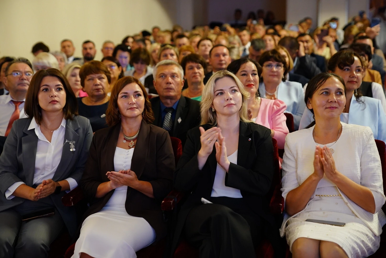 Одна из самых важных профессий на земле - это профессия учителя. Его вклад зачастую не ...