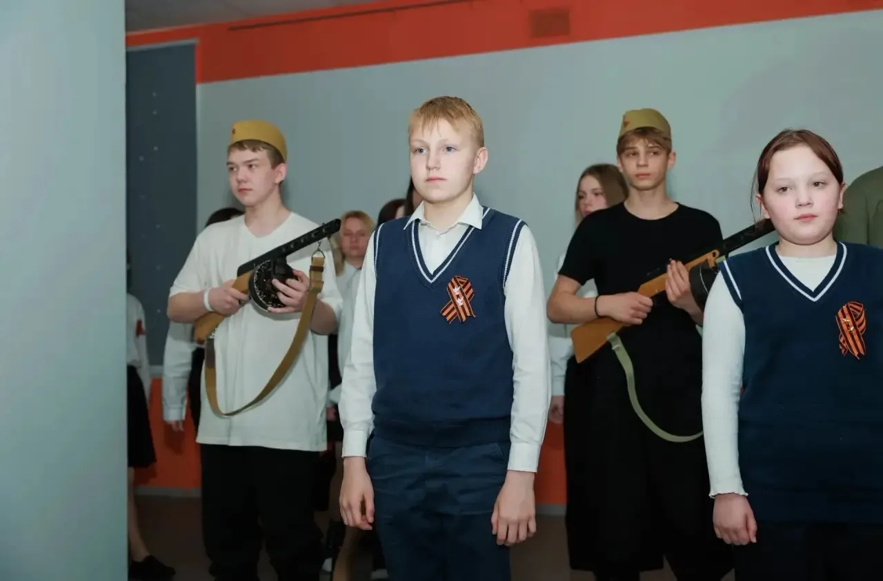 🗓️7 мая в МАОУ «Лицей № 21» состоялся показ музыкально-литературной композиции «Глаза ...