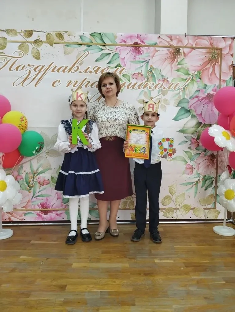 Случилось чудо: словно в сказке, Все буквы дружно сняли маски! Ты знаешь «Азбуку»! Теперь Тебе откры