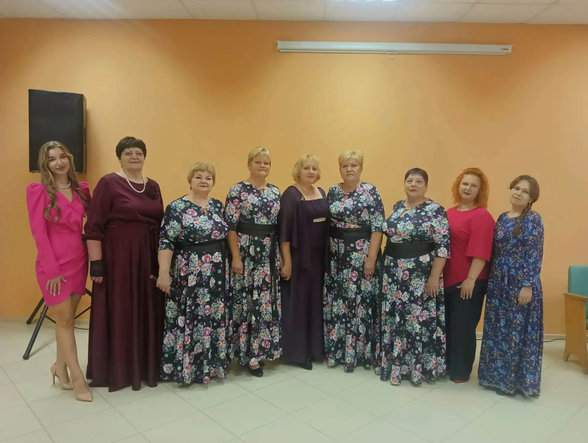 В стенах военного госпиталя Саратова сегодня звучали знакомые каждому мелодии. С творче...