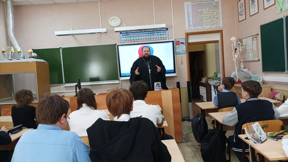 🇷🇺 Разговор о единстве народов России  Пока наш друг отец Тихон в командировке в Таджикистане, его с