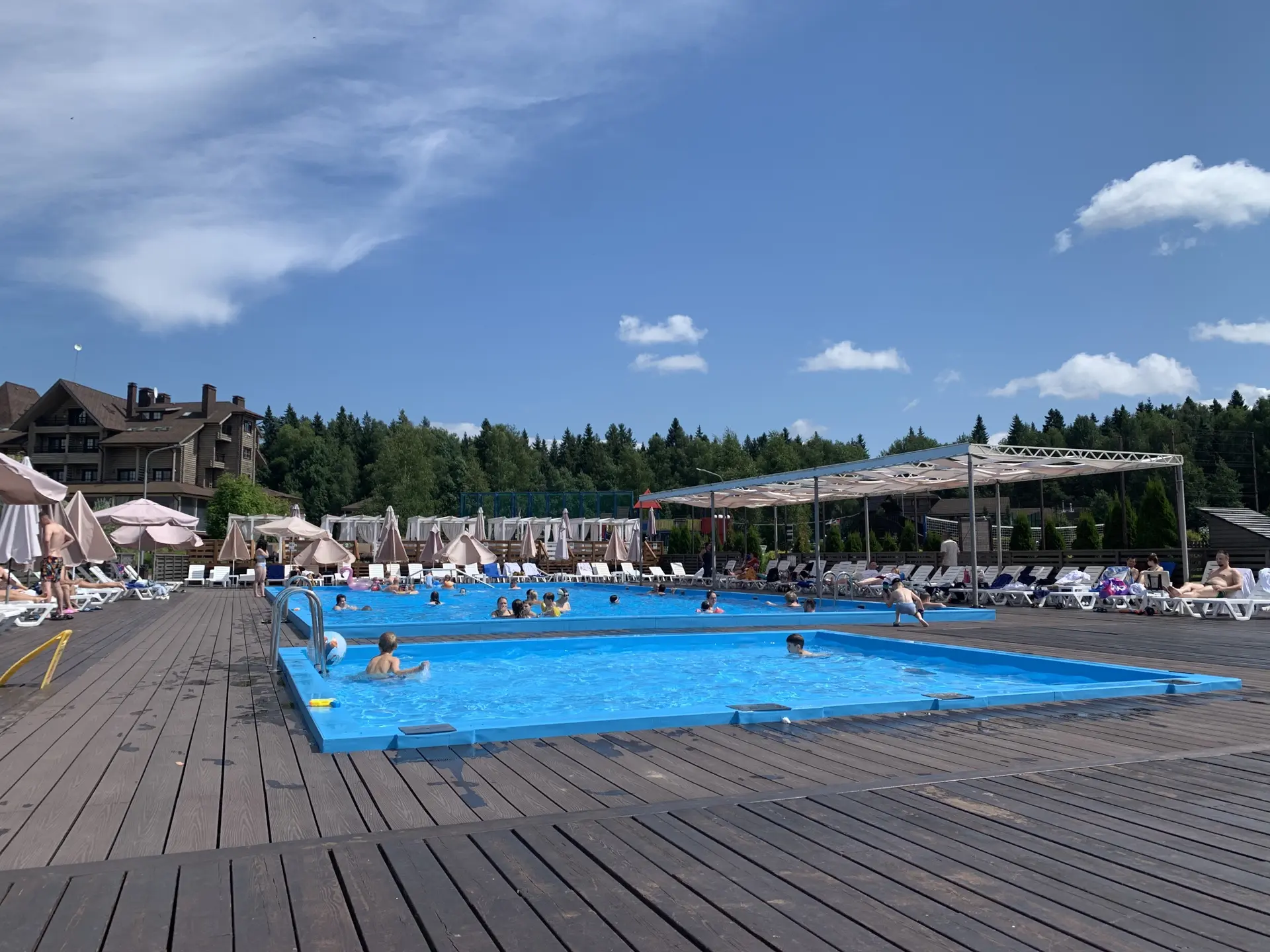 Ну как работаю… ловлю редкие 🧘‍♂️☀️солнечные и теплые дни в эко-отеле «Лепота» в районе Дубны. Кста