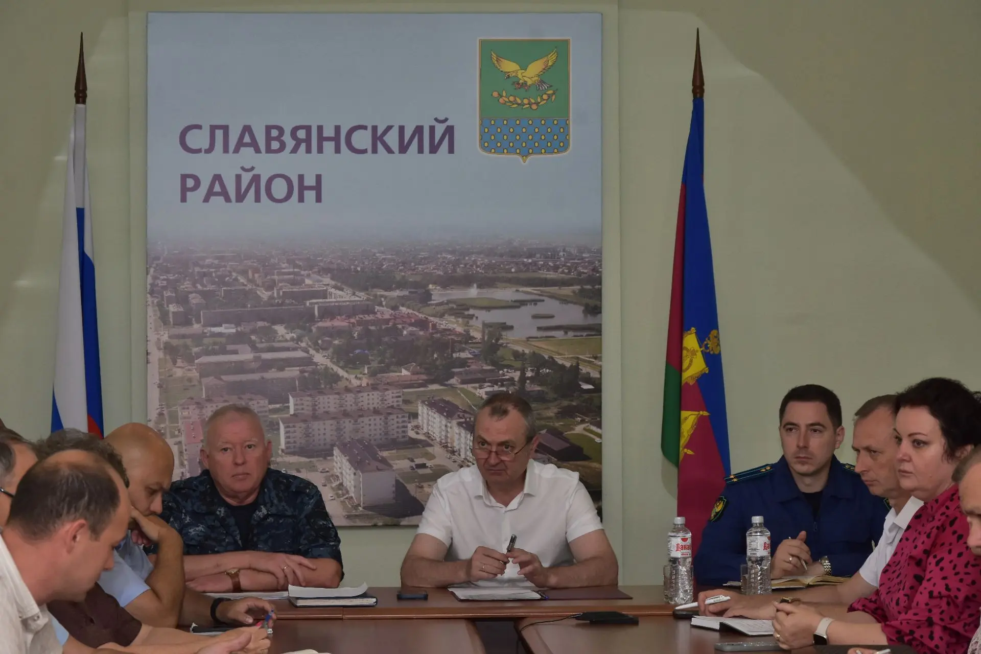 Совместно со Славянским межрайонным прокурором Игнатом Ус и начальником отдела МВД Викт...