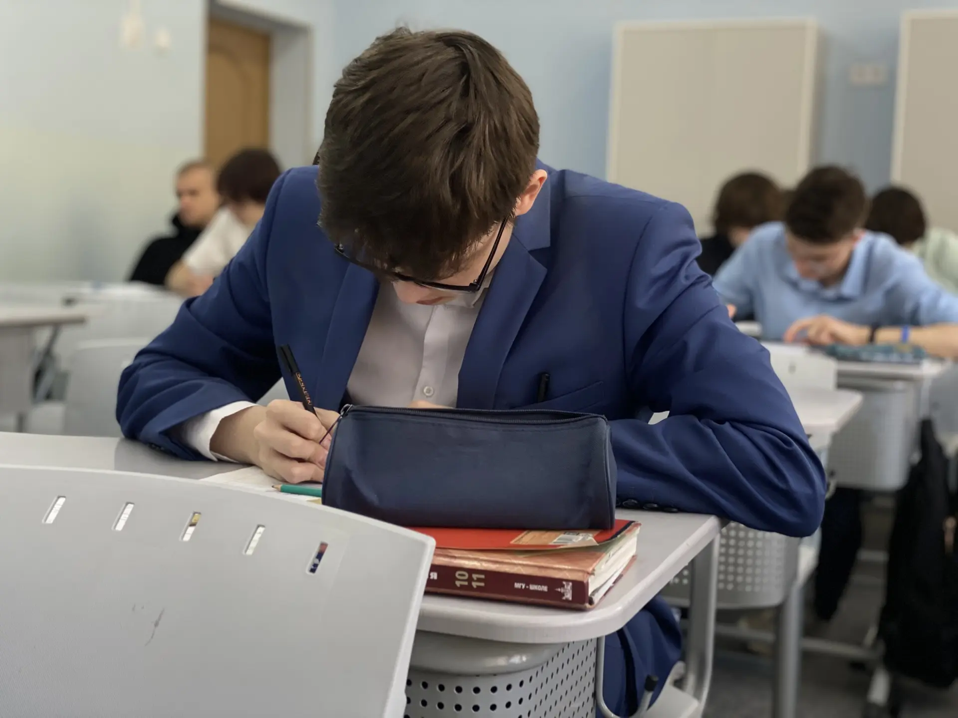 Сегодня в нашей школе прошло мероприятие, приуроченное ко Дню российского парламентаризма 🏫. Этот де