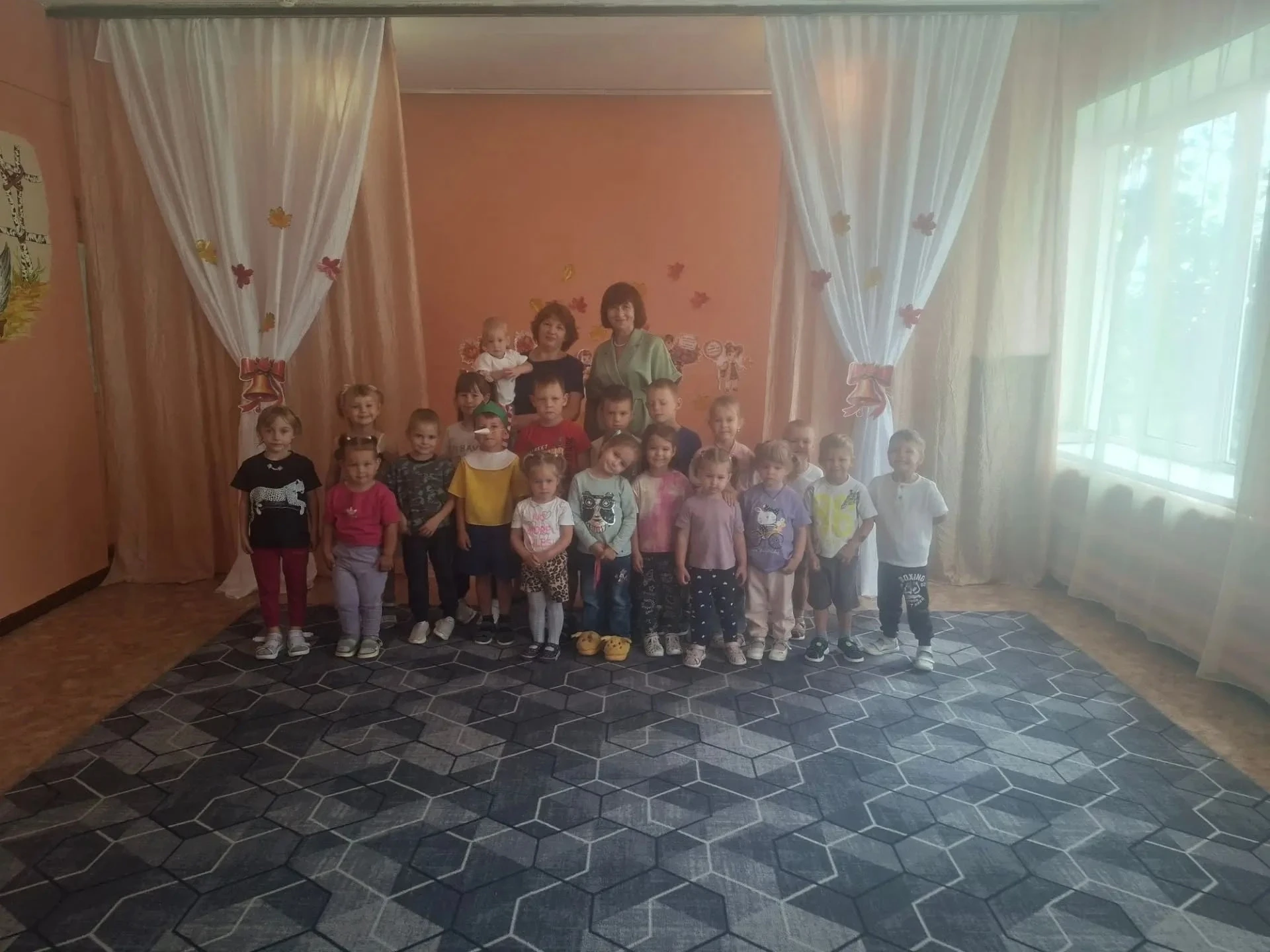 1 сентября в детском саду — это праздник День знаний, начало нового учебного года, полн...